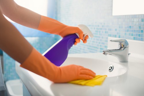 Final move-out cleaning for an Edgware flat with checked rooms